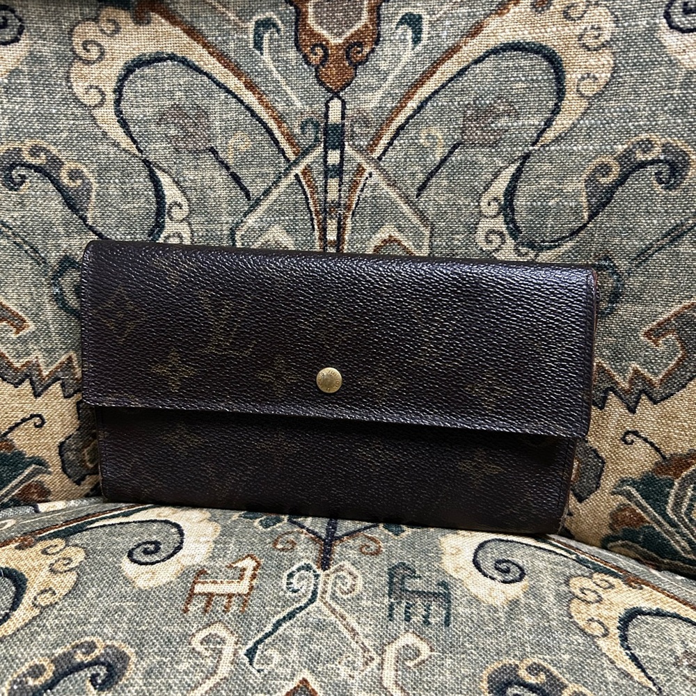 Louis Vuitton Elegant Dark Brown Wallet